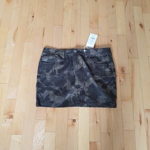 NEW Bench dark olive mini skirt - medium